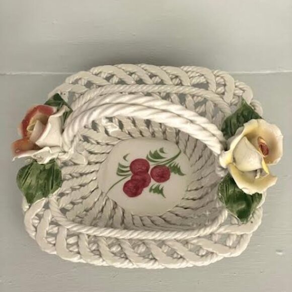 Beautiful Italian Capodimonte Style Vintage Hand Painted Basket Floral Embossed - Picture 3 of 9
